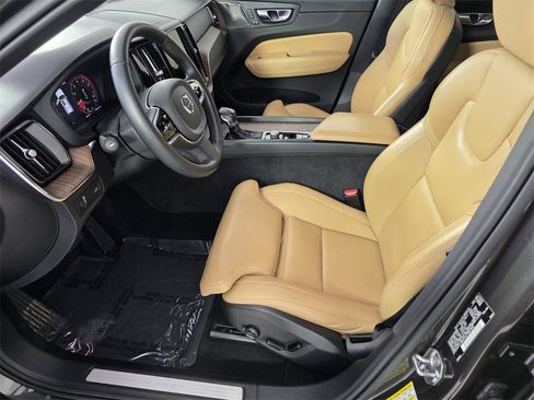 Used 2021 Volvo XC60 T5 Inscription w/ Protection Package Premier image 9