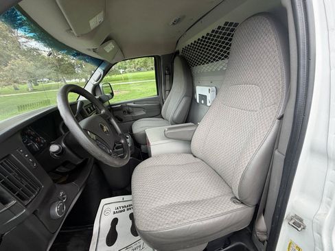 Used 2013 Chevrolet Express 1500 AWD image 12