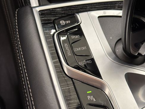 Used 2022 BMW 740i w/ M Sport Package RWD image 19