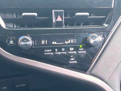 Used 2024 Toyota Camry SE image 12