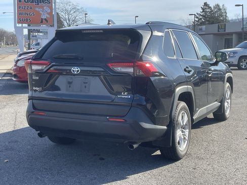 Used 2019 Toyota RAV4 LE image 3