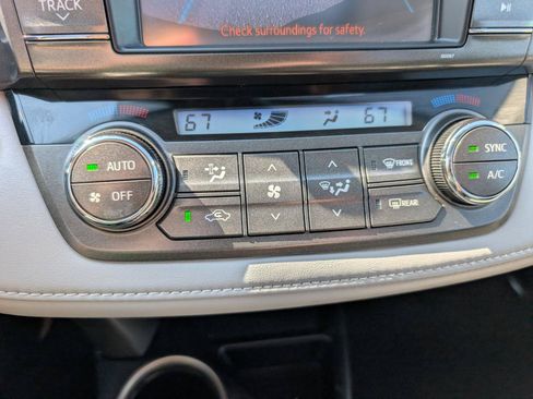 Used 2013 Toyota RAV4 Limited AWD/4WD image 26
