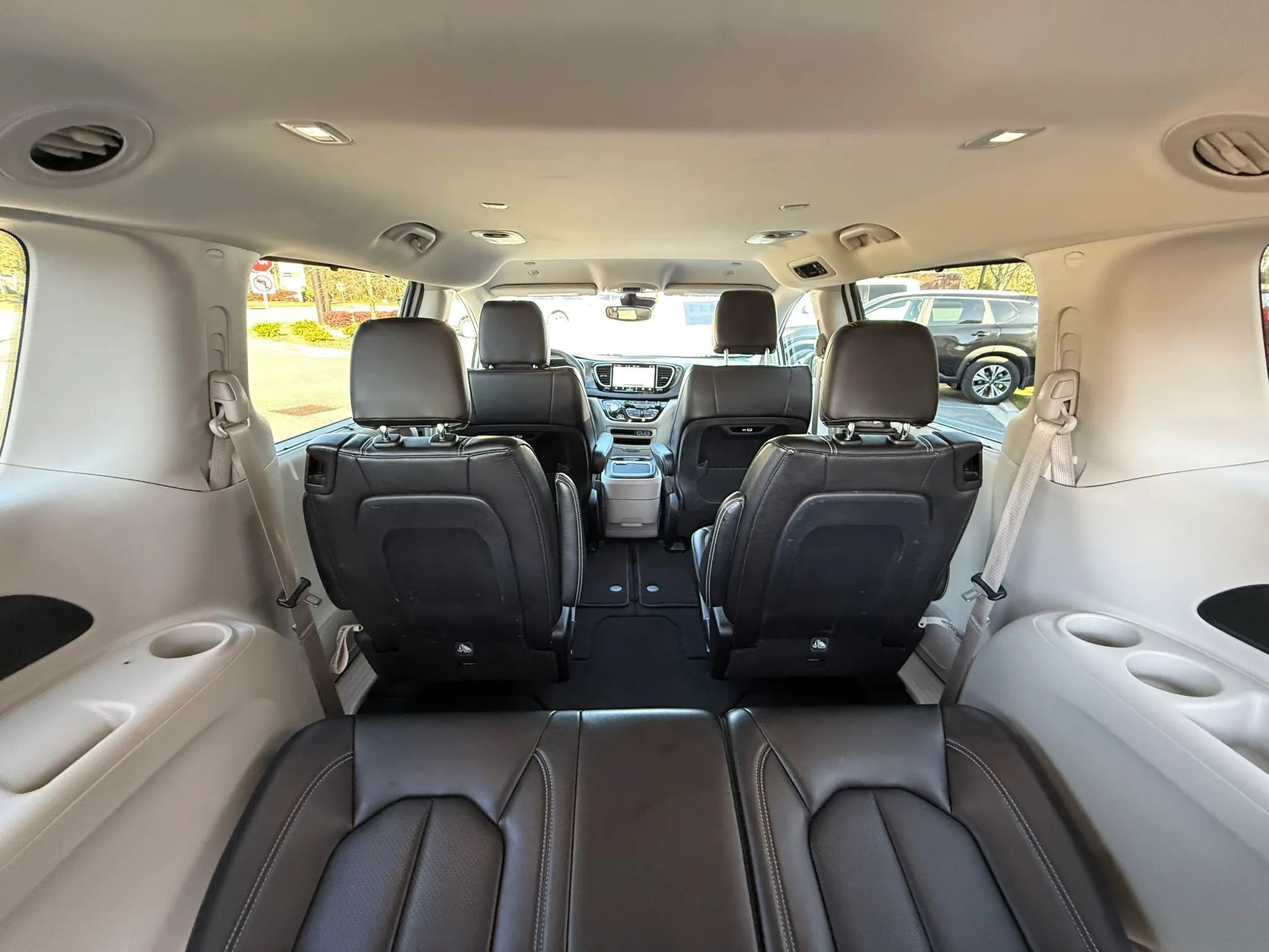 Used 2024 Chrysler Pacifica Touring-L FWD image 20