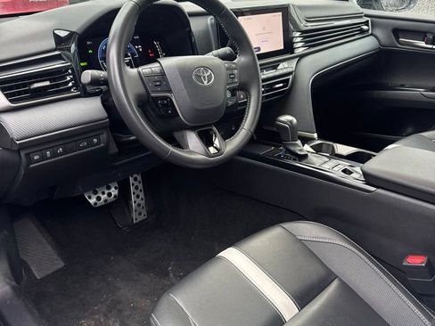 Used 2025 Toyota Camry SE FWD image 2