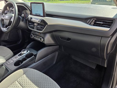 Used 2022 Ford Escape SE w/ SE Sport Appearance Package FWD image 17