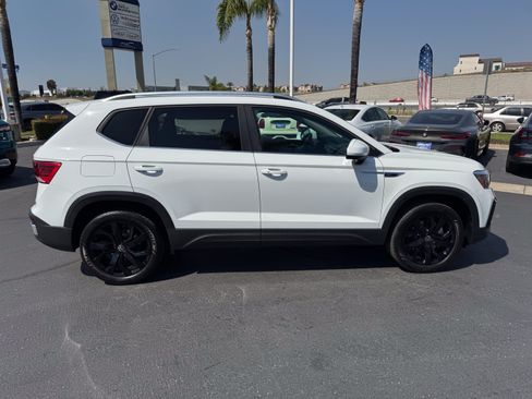 Certified 2023 Volkswagen Taos SE w/ Panoramic Sunroof Package FWD image 11
