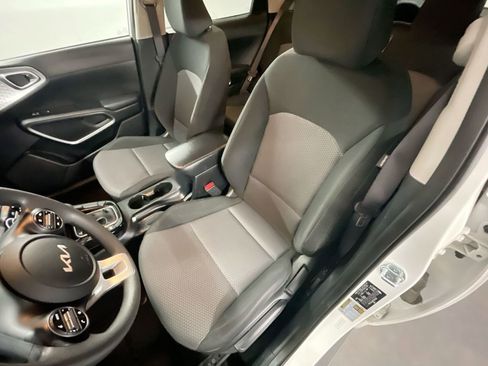 Used 2023 Kia Soul LX w/ LX Technology Package image 17