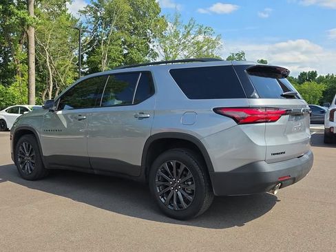 Used 2023 Chevrolet Traverse RS FWD image 3