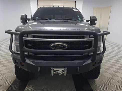 Used 2022 Ford F250 Lariat w/ Black Appearance Package image 2