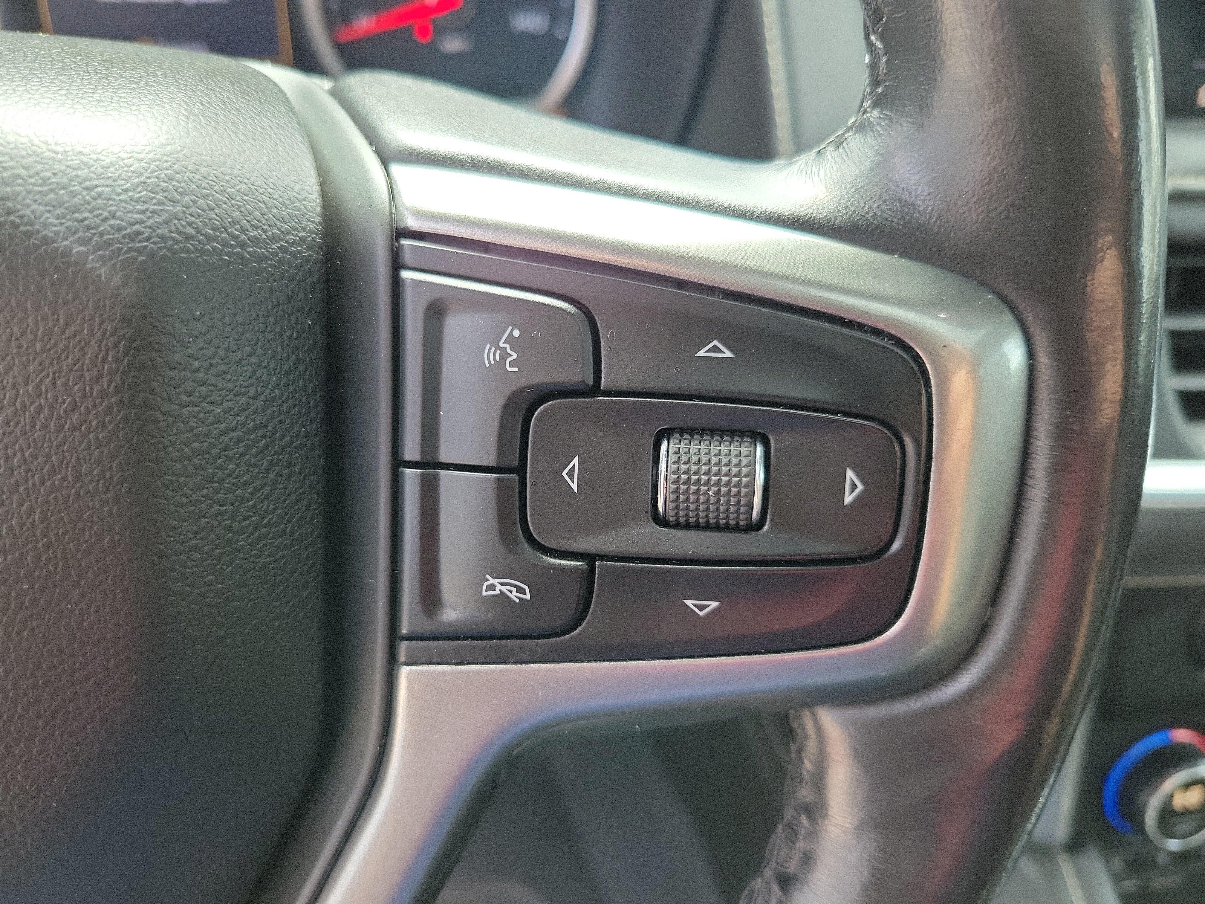 Used 2021 Chevrolet Suburban Premier w/ Premium Package AWD/4WD image 27