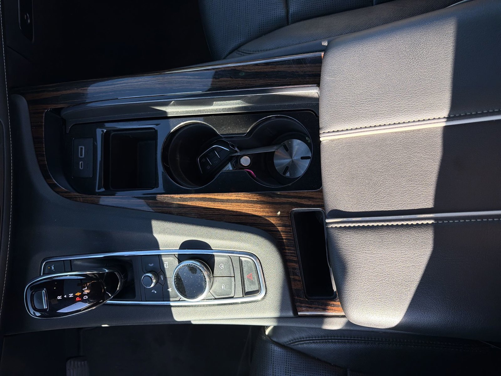 Used 2022 Cadillac Escalade ESV Premium Luxury AWD/4WD image 22
