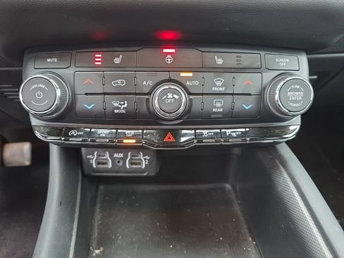 Used 2024 Dodge Durango GT w/ Blacktop Package image 16