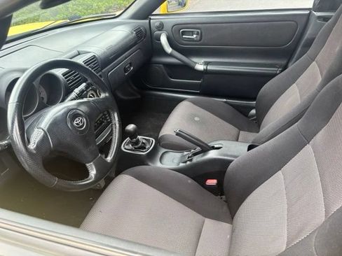 Used 2000 Toyota MR2 RWD image 5