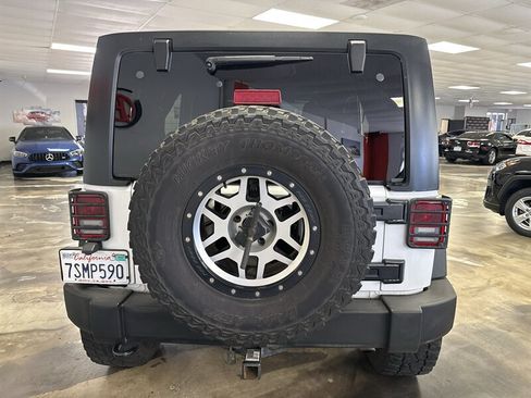 Used 2016 Jeep Wrangler Unlimited Rubicon w/ Connectivity Group AWD/4WD image 6