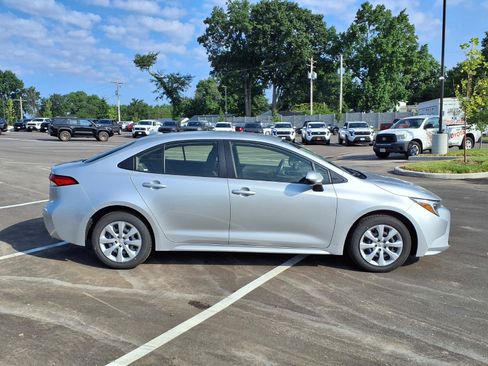 Certified 2025 Toyota Corolla LE FWD image 2