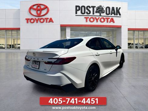 Used 2025 Toyota Camry SE FWD image 7