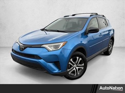 Used 2018 Toyota RAV4 LE image 1