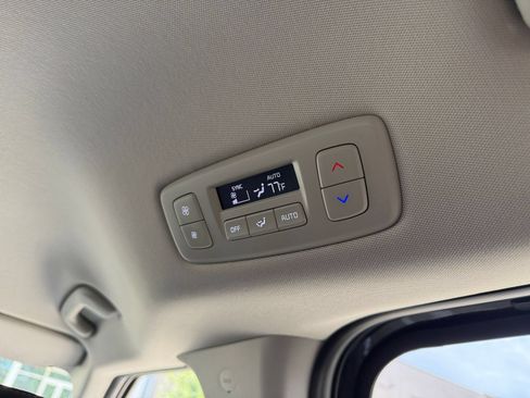 Used 2026 Kia Carnival FWD image 24