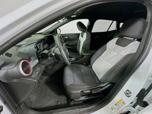 Used 2024 Chevrolet Trax RS FWD image 20