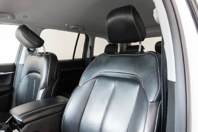 Used 2023 Jeep Grand Cherokee Limited AWD/4WD image 18
