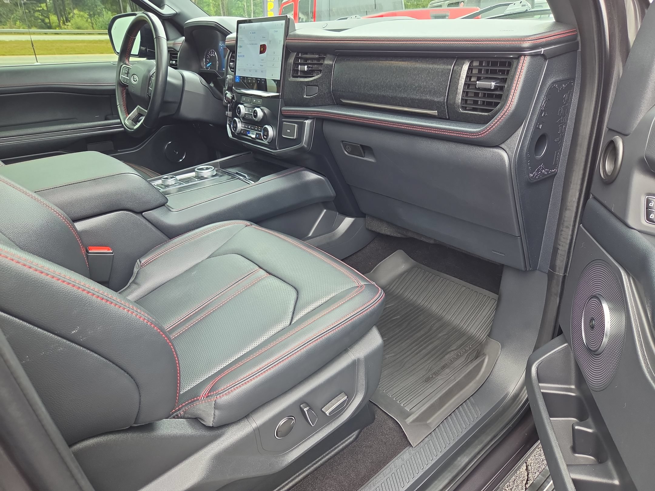 Used 2023 Ford Expedition Limited AWD/4WD image 27