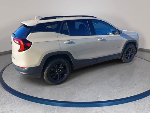 Used 2022 GMC Terrain AT4 image 5