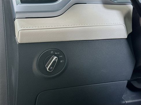 New 2025 Volkswagen Taos SE image 10