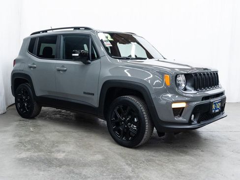Used 2022 Jeep Renegade Altitude w/ Convenience Group AWD/4WD image 1