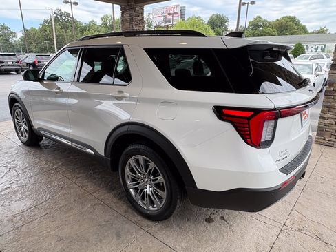 Used 2025 Ford Explorer Active w/ Active Comfort Package AWD/4WD image 8