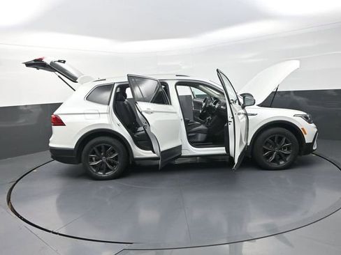 Used 2023 Volkswagen Tiguan SE w/ Panoramic Sunroof Package FWD image 37