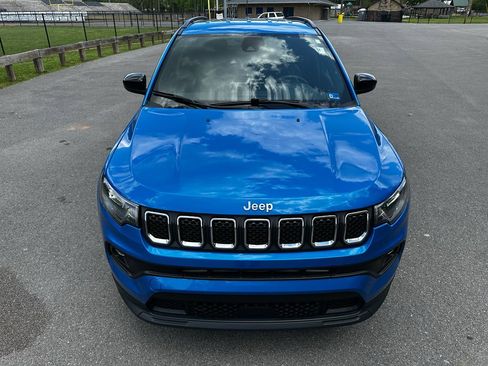 Used 2024 Jeep Compass Latitude AWD/4WD image 9