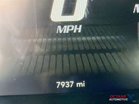 Used 2016 Dodge Challenger SRT Hellcat RWD image 12