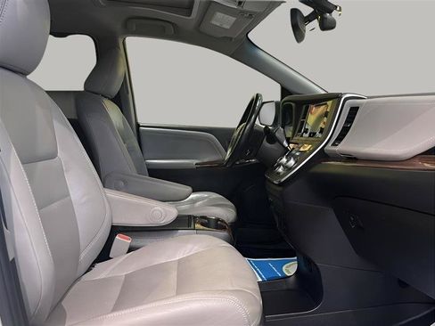 Used 2017 Toyota Sienna Limited Premium AWD/4WD image 12