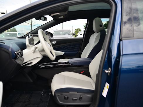Used 2023 Volkswagen ID.4 S RWD image 23