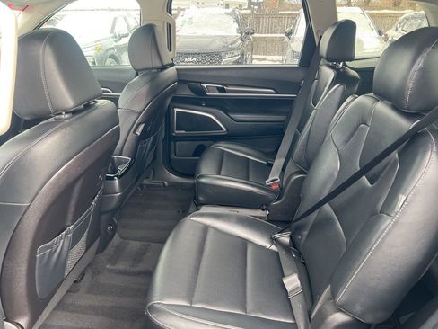 Certified 2023 Kia Telluride S w/ S Sunroof Package image 9