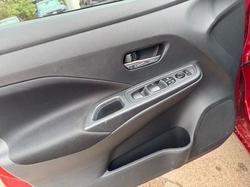 Used 2021 Nissan Versa SV FWD image 11