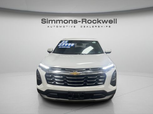 Used 2025 Chevrolet Equinox LT AWD/4WD image 9