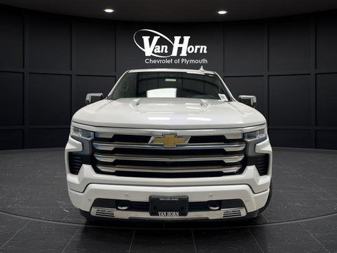 Used 2022 Chevrolet Silverado 1500 High Country w/ High Country Premium Package image 2