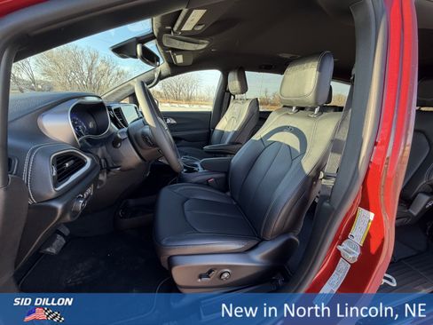 New 2026 Chrysler Pacifica Select image 15