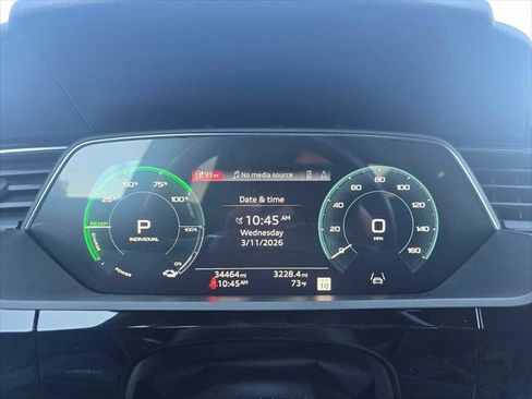 Used 2023 Audi e-tron Premium Plus w/ Premium Plus Package image 28