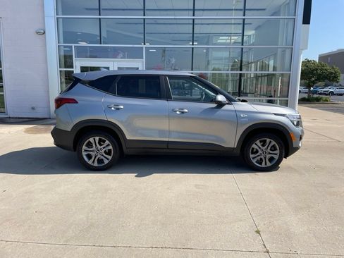 Used 2023 Kia Seltos LX AWD/4WD image 4