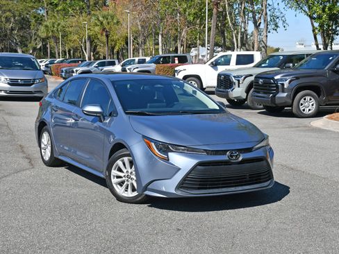 Used 2024 Toyota Corolla LE w/ LE Convenience Package image 6