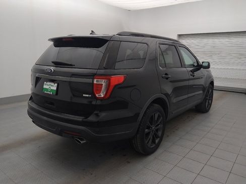 Used 2018 Ford Explorer XLT w/ Equipment Group 202A image 9