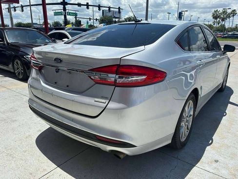 Used 2017 Ford Fusion SE FWD image 6