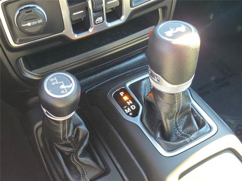 Used 2025 Jeep Wrangler Unlimited Sport AWD/4WD image 31