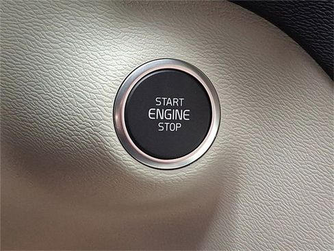 New 2025 Volvo XC40 B5 Ultra w/ Protection Package Premier image 15