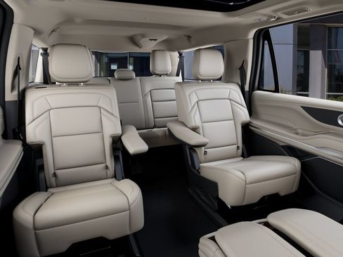 New 2027 Lincoln Navigator L Reserve AWD/4WD image 11