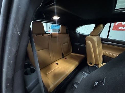 Used 2021 Toyota Highlander Platinum image 14