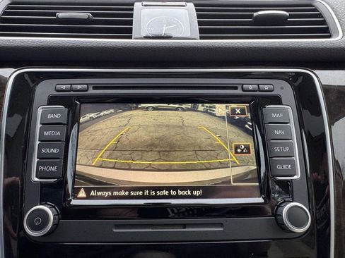 Used 2015 Volkswagen Passat TDI SEL Premium image 20