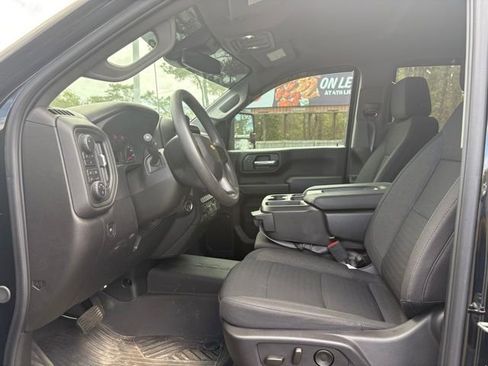 Used 2025 Chevrolet Silverado 2500 Custom w/ Custom Value Package image 10